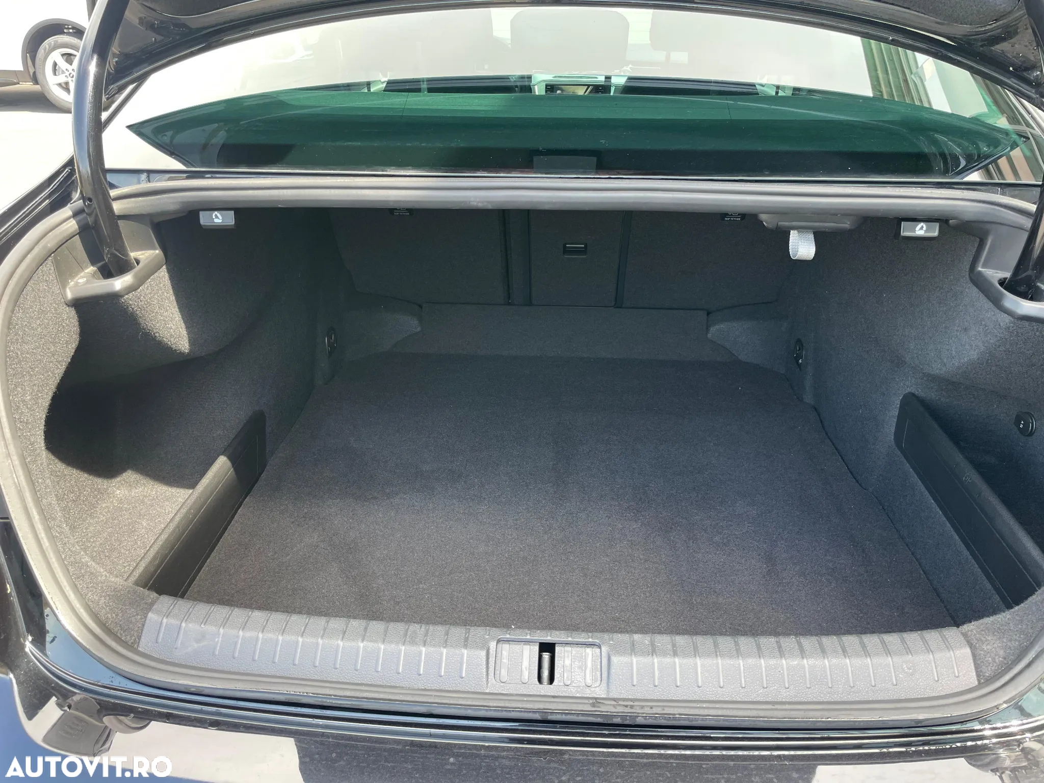 Volkswagen Passat Variant 2.0 TDI SCR Highline - 24