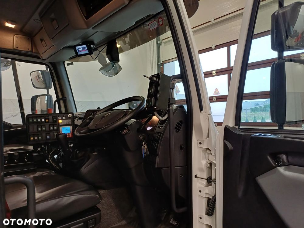 Renault D12 Zamiatarka Zoeller Faun Euro 6 PM10 Szczotki L/R Rok 2017 2 Silniki 2825 MTH - 20