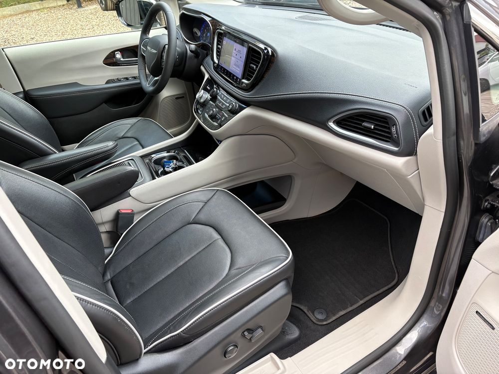 Chrysler Pacifica - 22