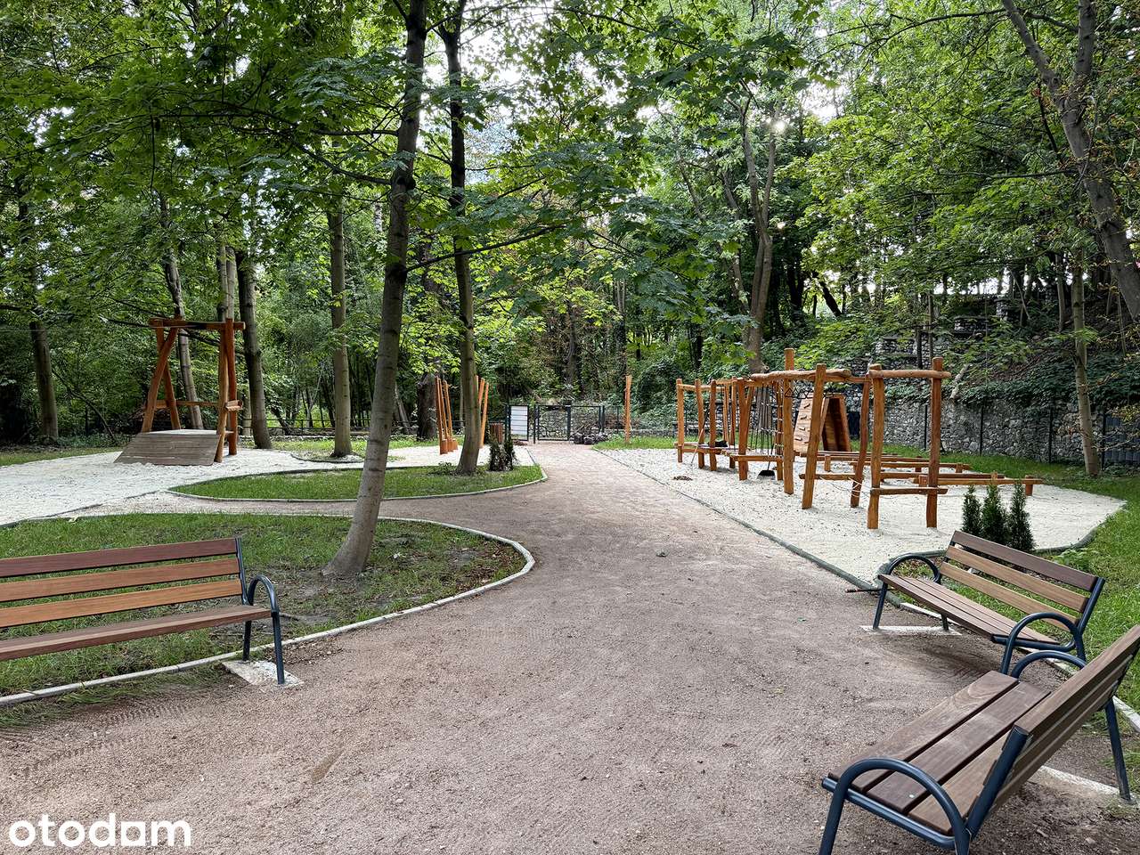Jasne mieszkanie w zielonej okolicy klimatyzacja komórka garaż