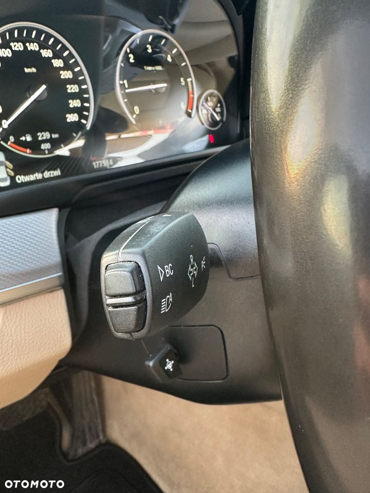 BMW Seria 5 520d xDrive - 16