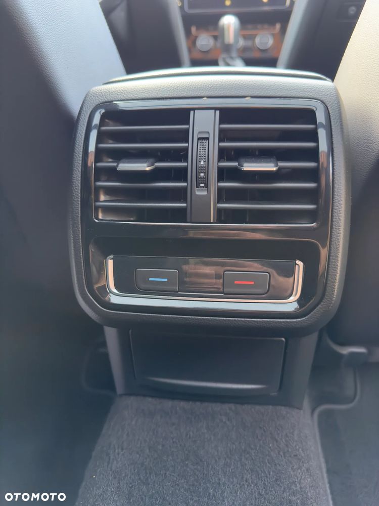 Volkswagen Passat 1.6 TDI SCR DSG Conceptline - 20