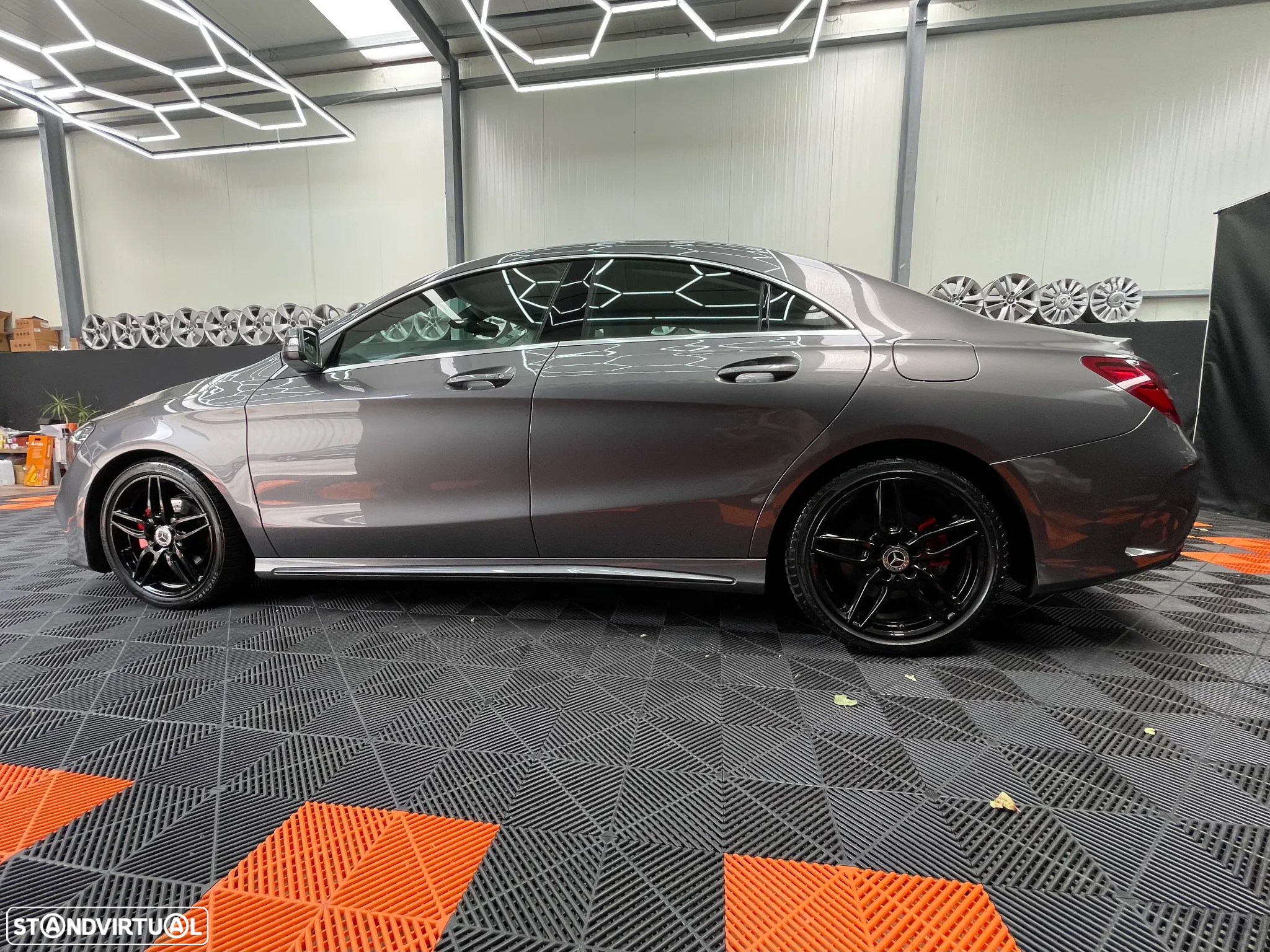 Mercedes-Benz CLA 200 d AMG Line - 4