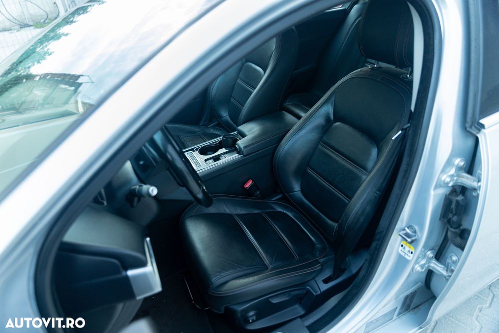 Jaguar XE - 11