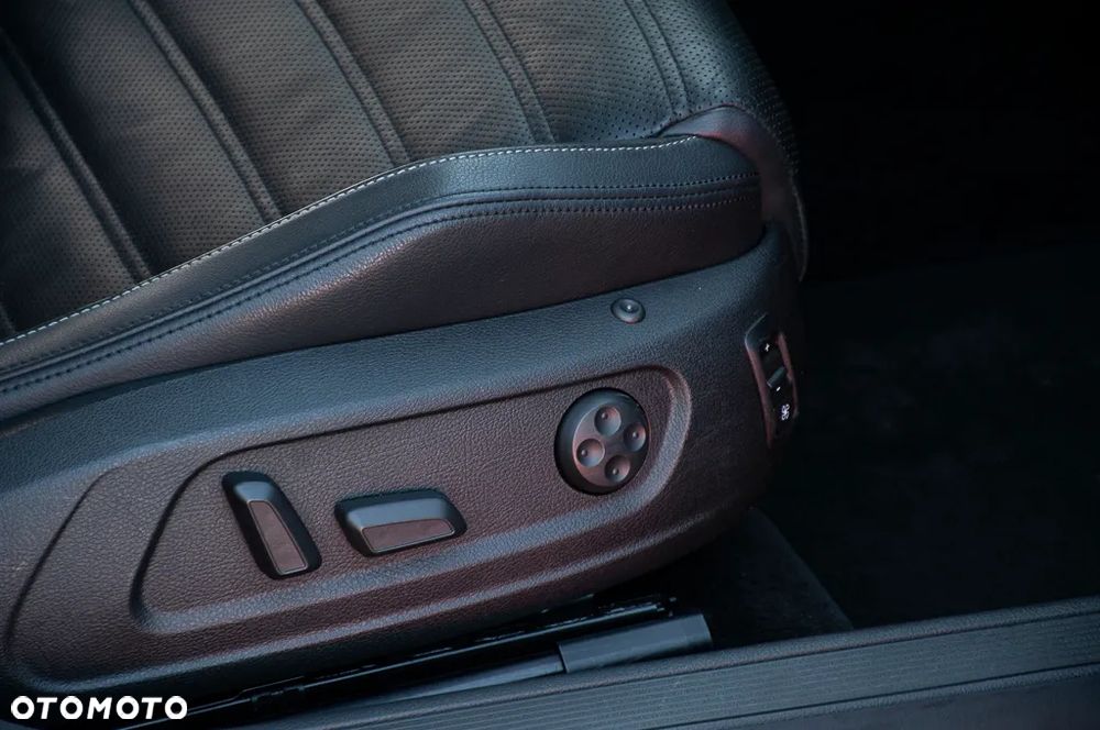 Volkswagen Passat CC - 25