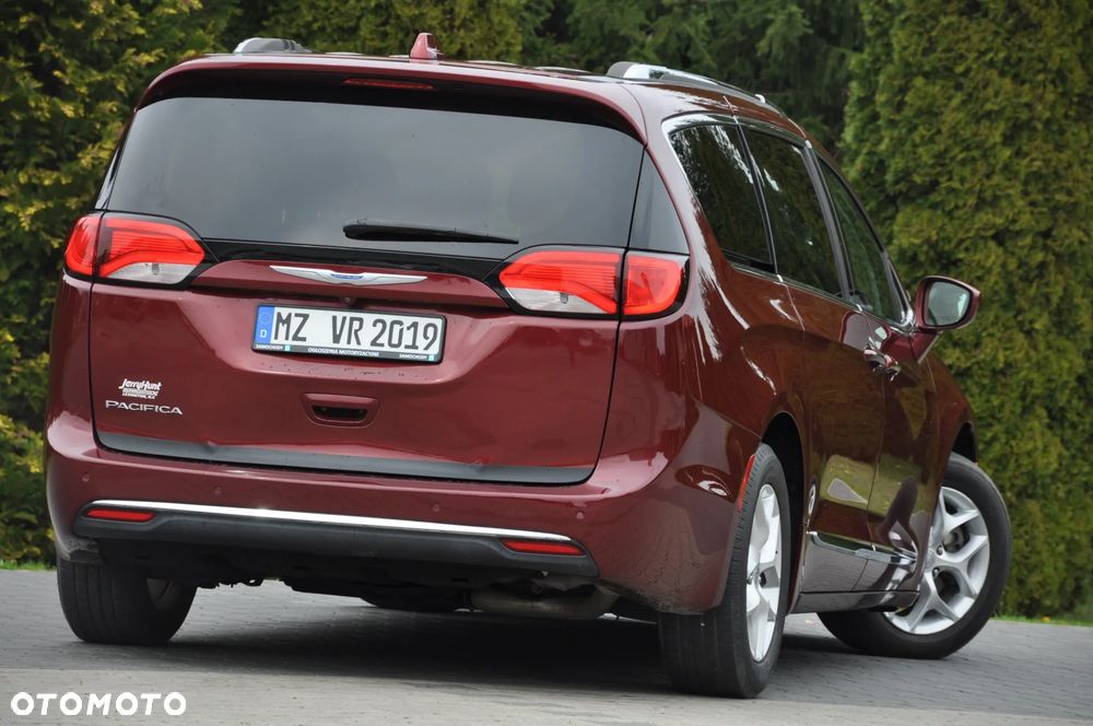 Chrysler Pacifica - 16