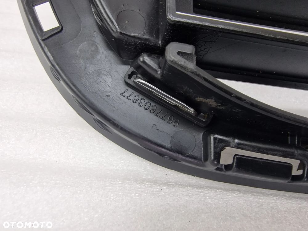CITROEN BERLINGO / PEUGEOT PARTNER III 12-15 KRAKA ŚRODKOWA ZDERZAKA PRZEDNIEGO , NR 9677603677 , NR AUKCJI K252 - 13