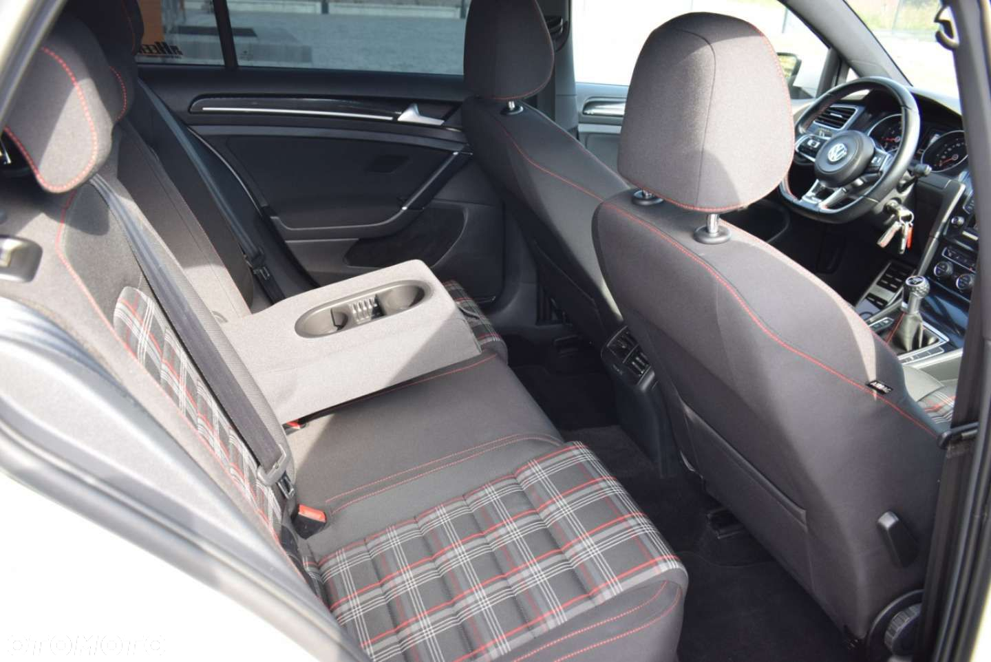 Volkswagen Golf - 21