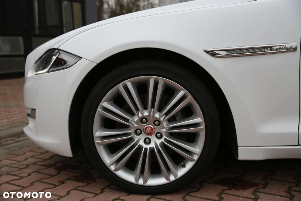 Jaguar XJ 3.0 D V6 Premium Luxury - 6