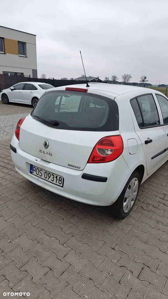 Renault Clio - 8