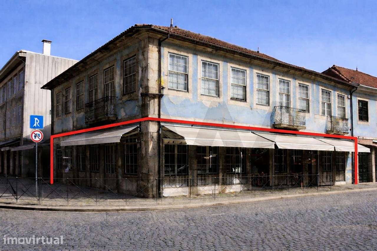Prédio, de Gaveto, composto por Loja - 2 apartamentos - com 396,45 m2 - Grande imagem: 4/31