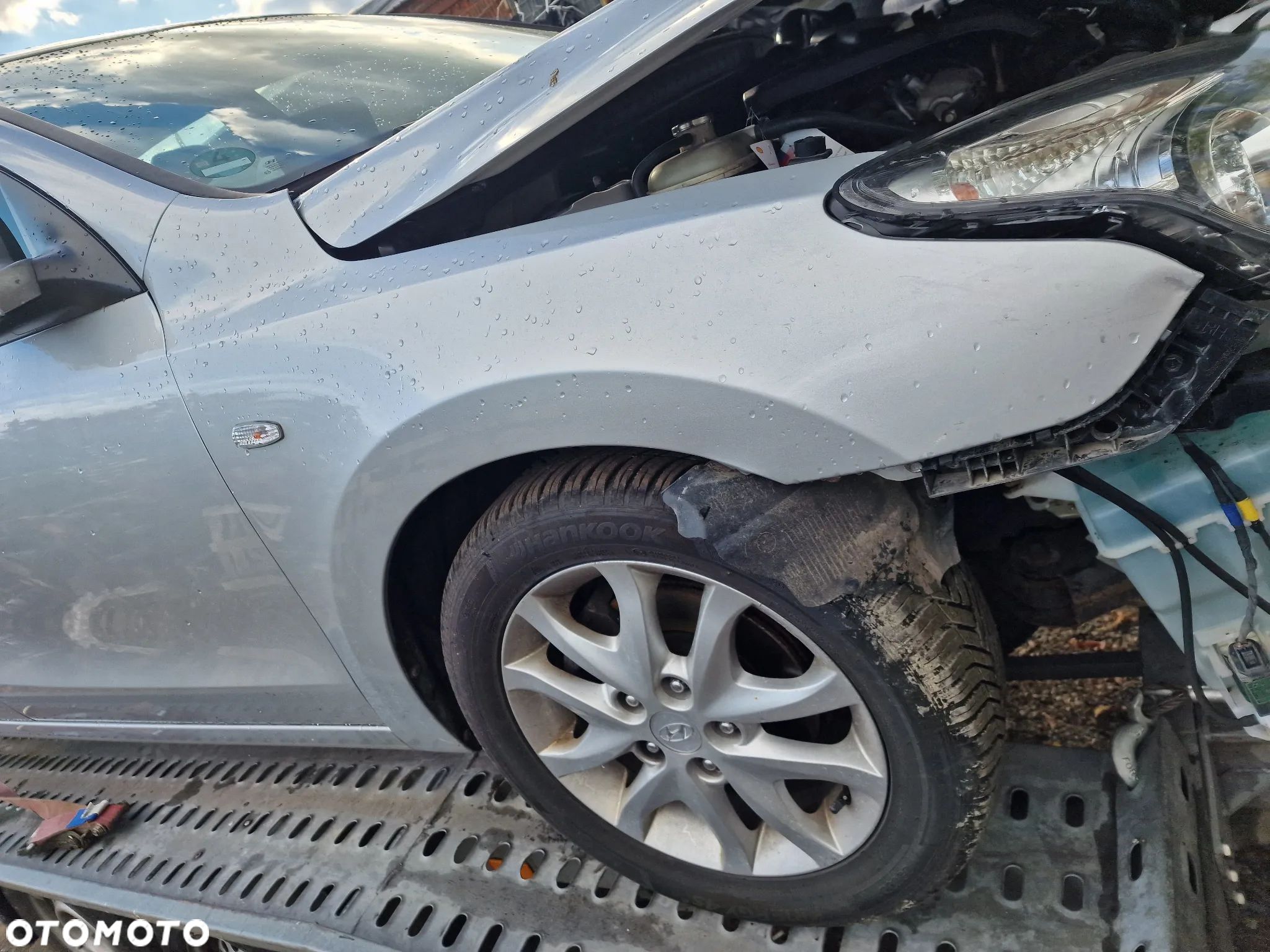 Błotnik  prawy przód  hyundai i30 w kolorze  2R - 1