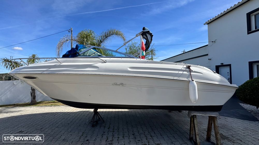 Sea Ray 215 Express Cruiser - 3