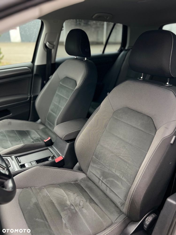Volkswagen Golf - 10