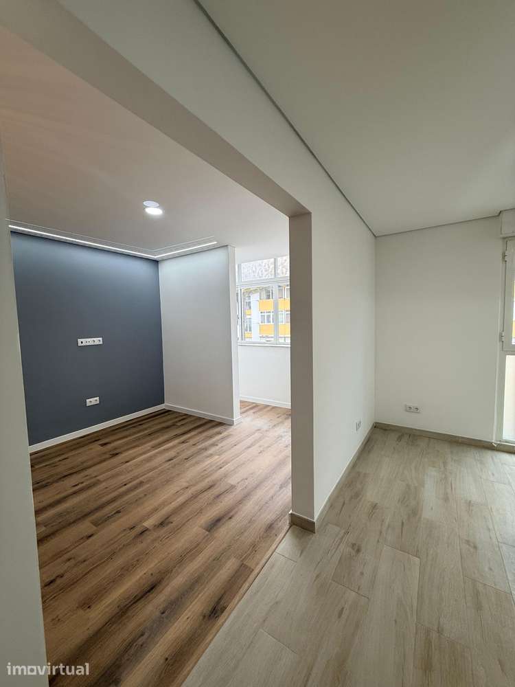 T3 Totalmente Remodelado em Corroios | Pronto a Habitar - Grande imagem: 4/33