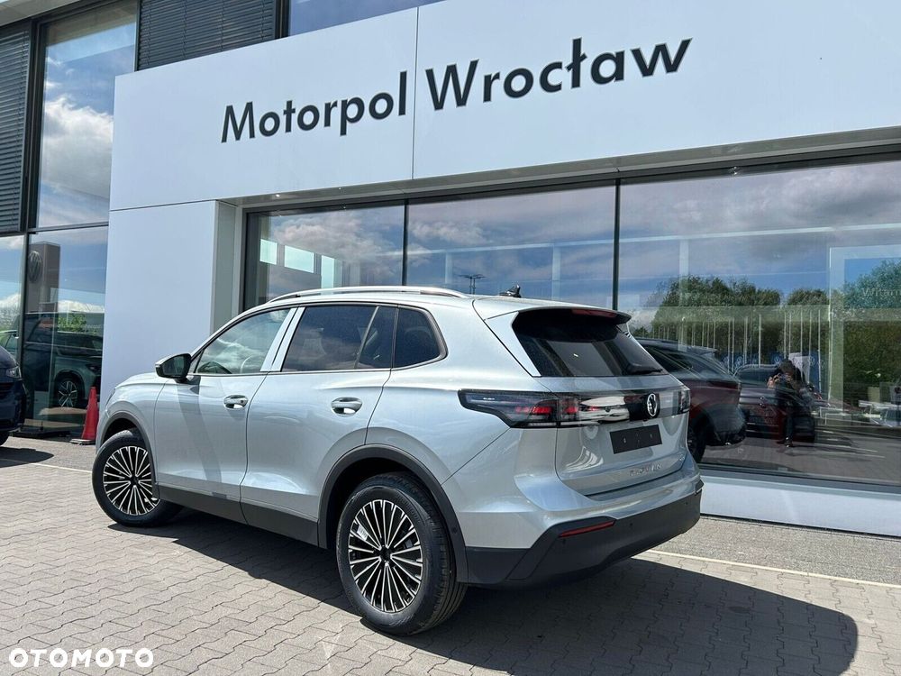 Volkswagen Tiguan - 11