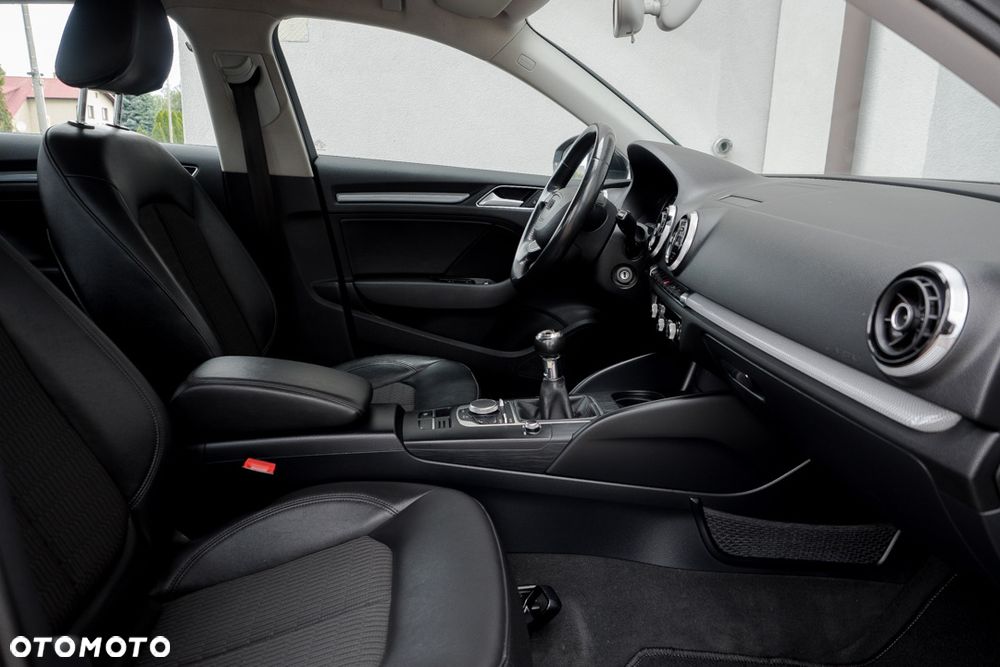 Audi A3 Sportback 1.4 TFSI Ambiente - 28