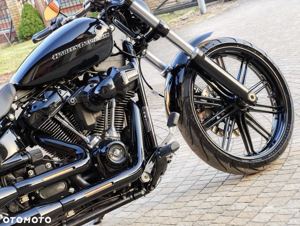 Harley-Davidson Softail Breakout - 35