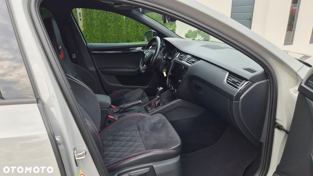 Skoda Octavia 2.0 TDI DSG RS - 9