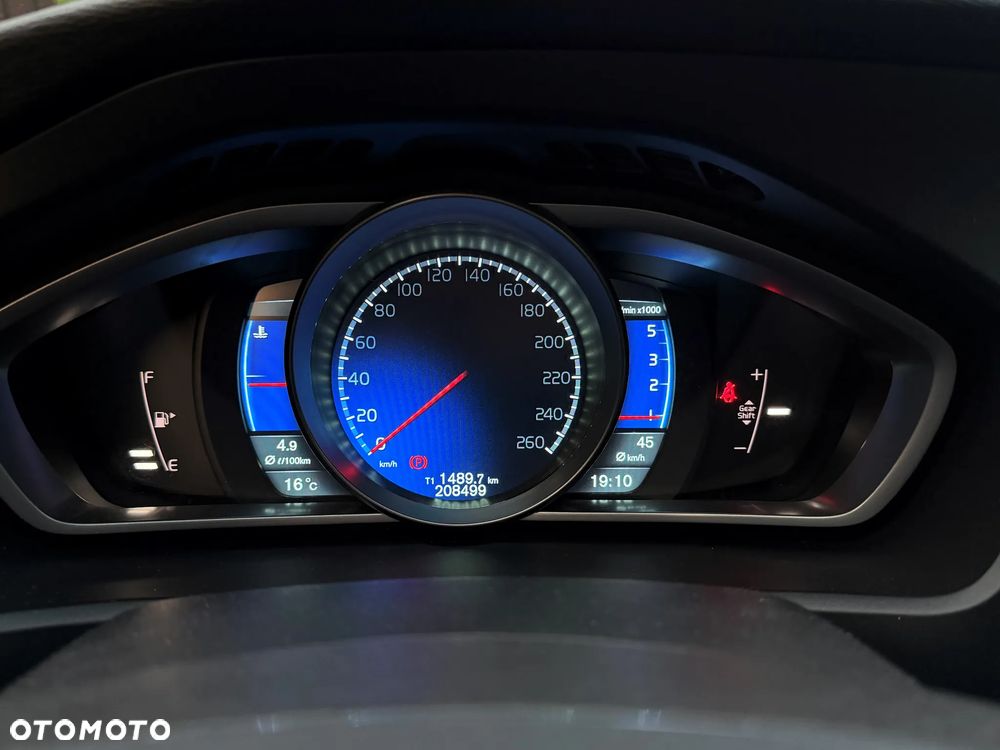 Volvo V40 D2 R Design - 7