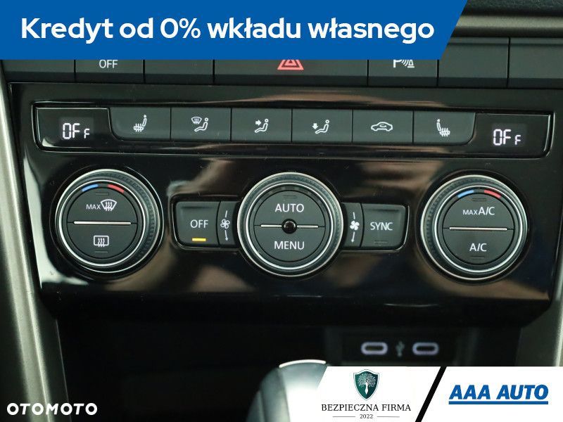 Volkswagen T-Roc - 13