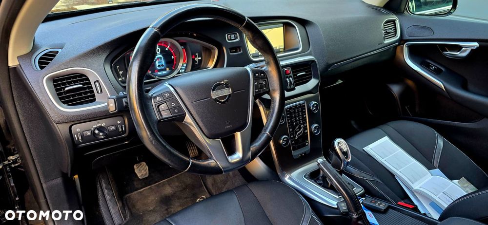 Volvo V40 D2 R Design - 29