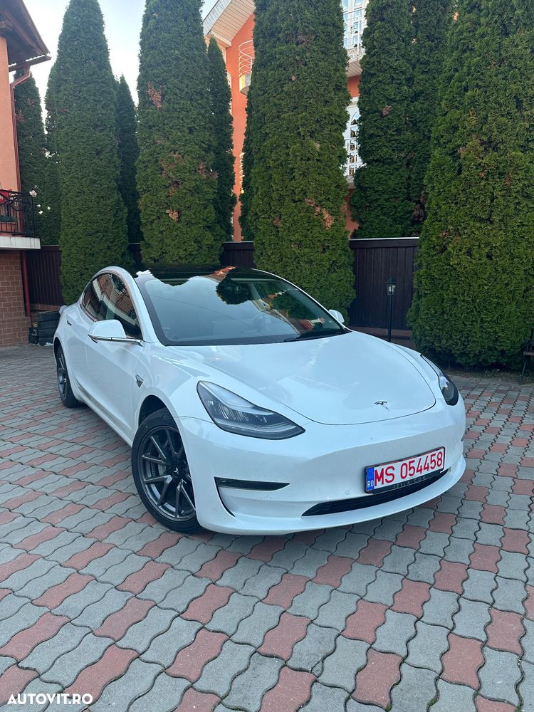Tesla Model 3 - 1