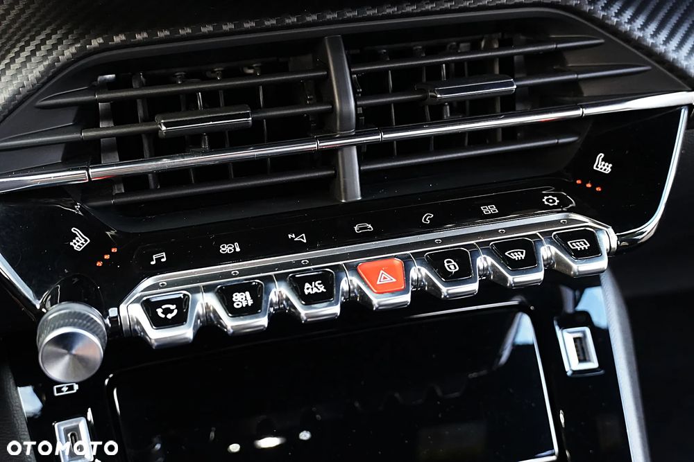 Peugeot 2008 PureTech 130 EAT8 GT - 28