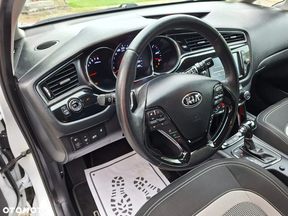 Kia Ceed 1.6 GDI DCT SW Platinum Edition - 6