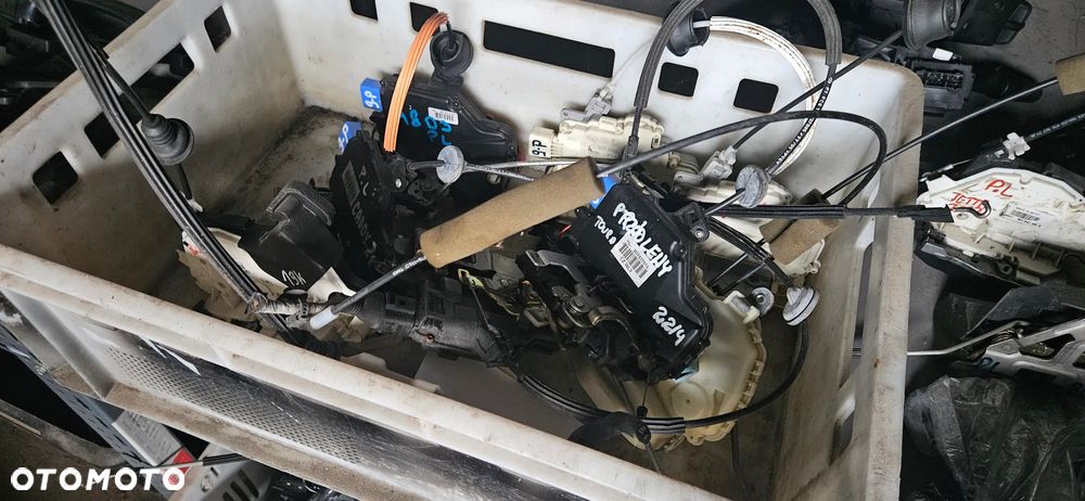 SPRZEDAŻ HURTOWA HURT Zamek drzwi przód tył prawy lewy Audi A8 D3 VW Caddy 2K VW Golf V Audi A4 B7 Mercedes Sprienter 906 VW Crafter Touran 1T BMW 5 E60 E90 - 1