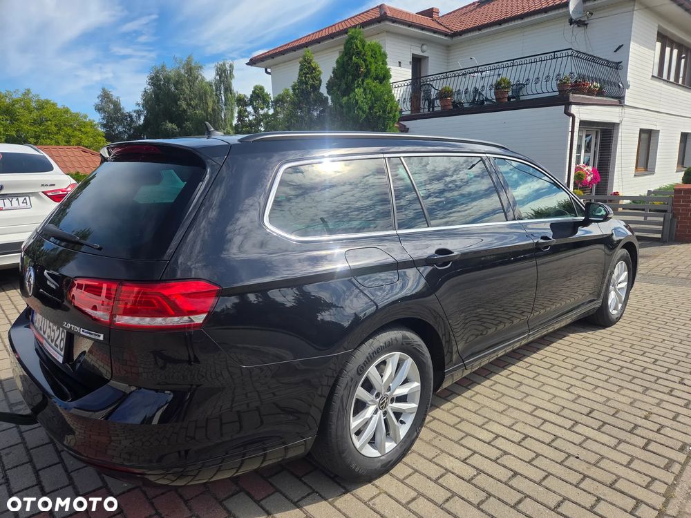 Volkswagen Passat 2.0 TDI (BlueMotion Technology) Comfortline - 9