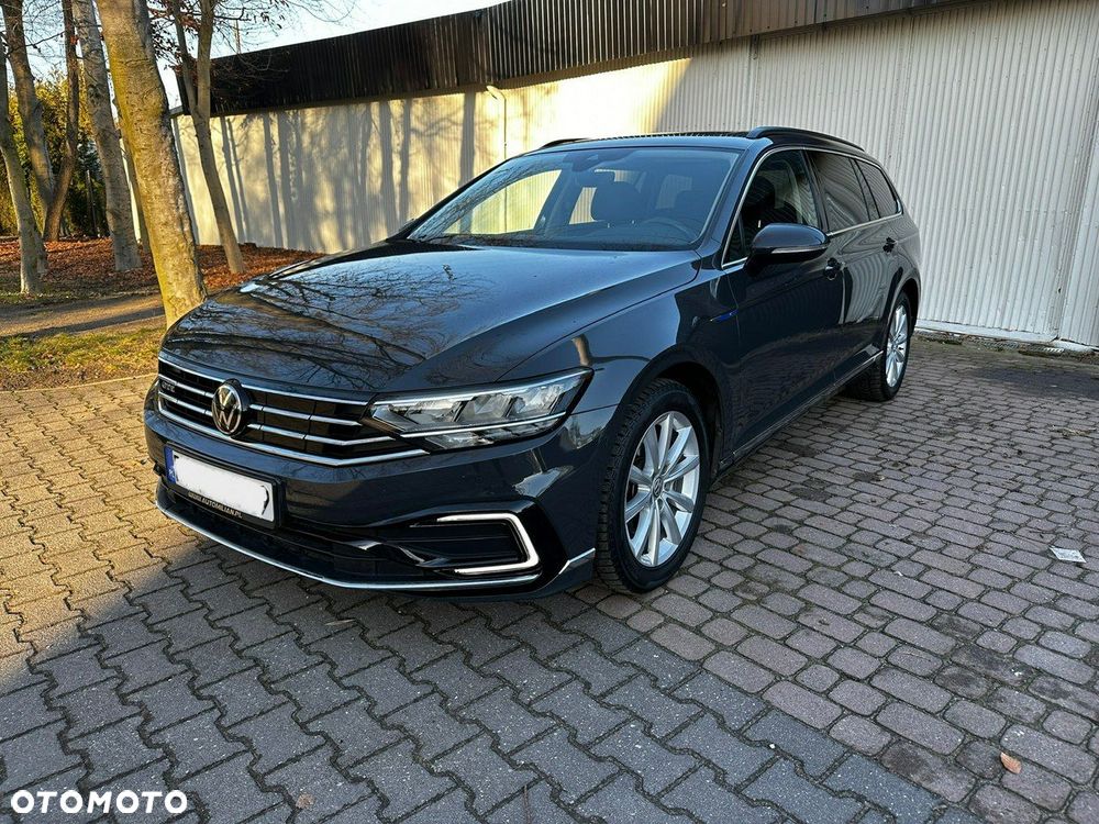 Volkswagen Passat - 1