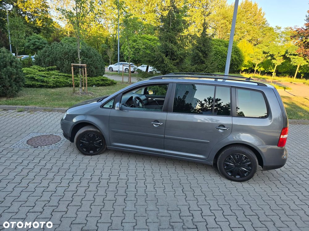 Volkswagen Touran 1.6 FSI - 19
