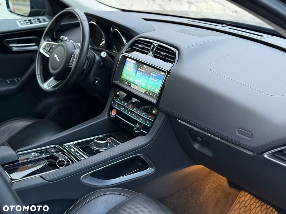 Jaguar F-Pace 2.0 i4D AWD Portfolio - 8
