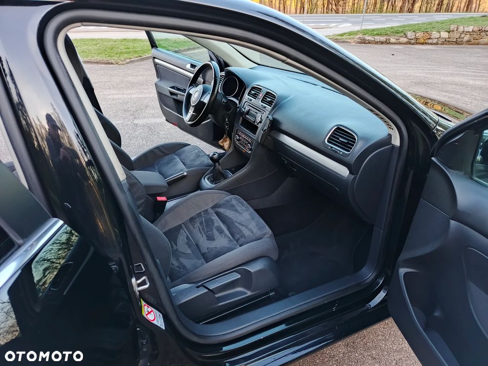 Volkswagen Golf 2.0 TDI DPF Highline - 22