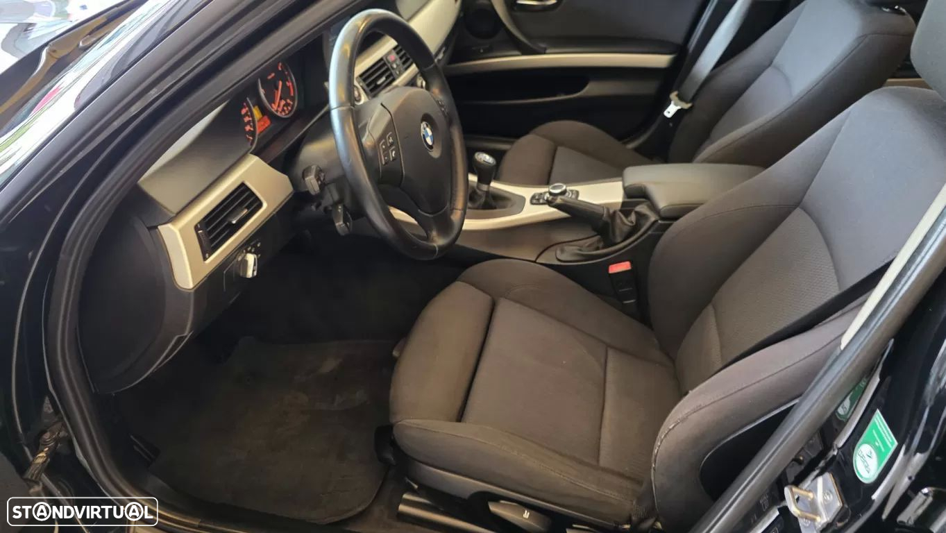 BMW 318 d Touring Navigation Sport - 30
