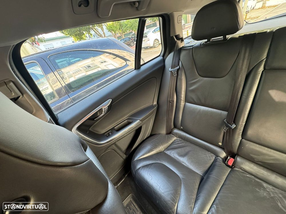 Volvo V60 2.4 D6 Summum AWD Phev - 14