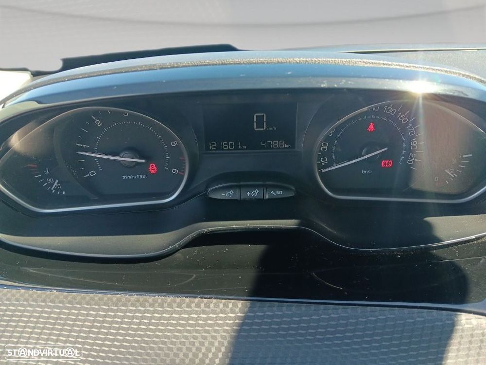 Peugeot 208 1.6 BlueHDi Style - 13