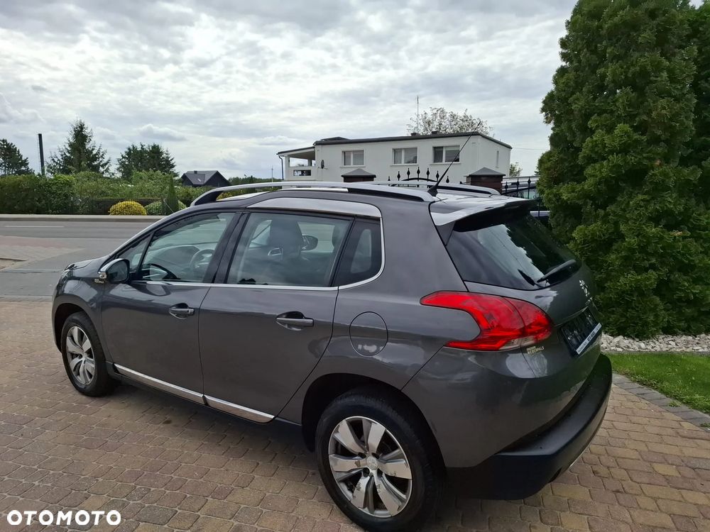 Peugeot 2008 1.2 Pure Tech Allure S&S - 6