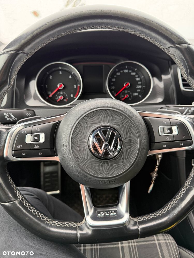 Volkswagen Golf - 16