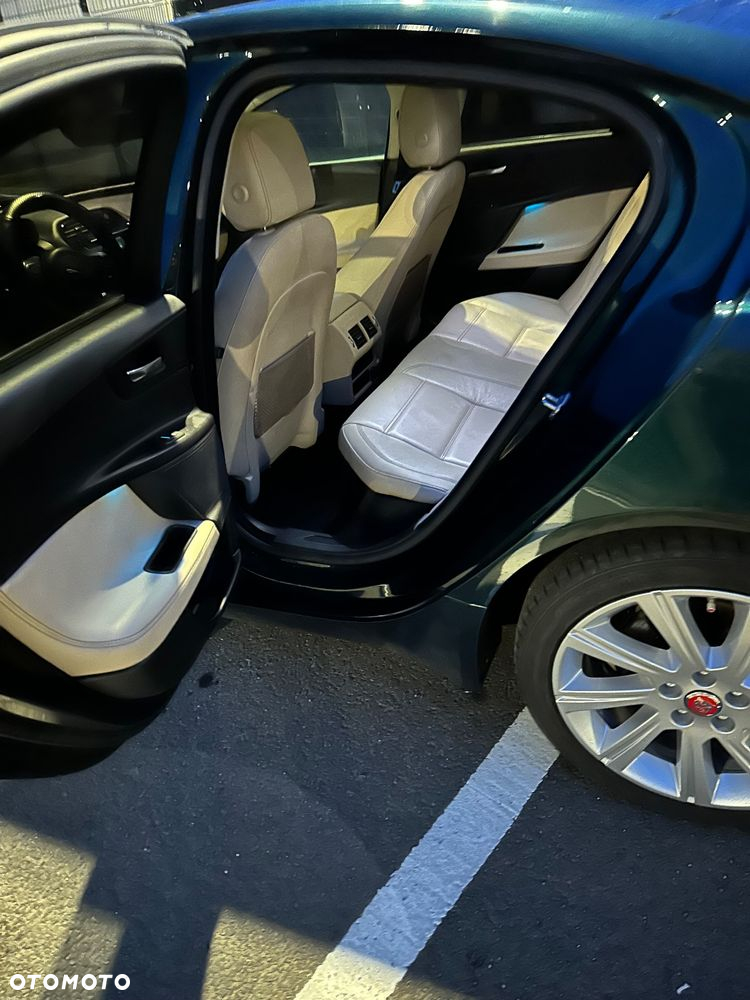 Jaguar XE 2.0 D Prestige - 20