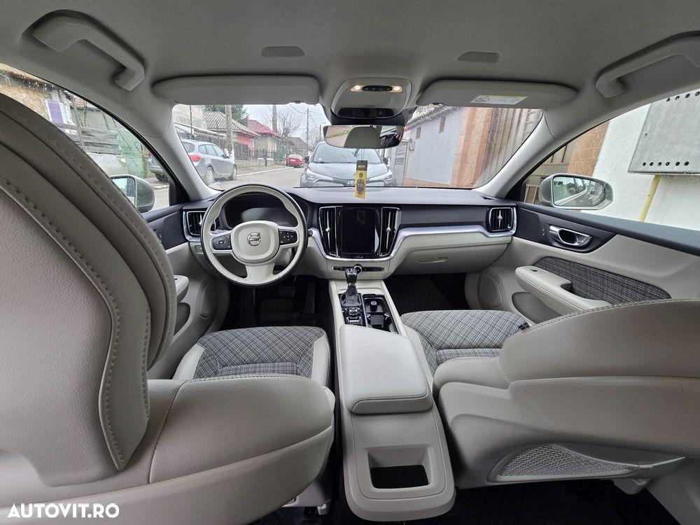 Volvo V60 D4 Momentum - 14