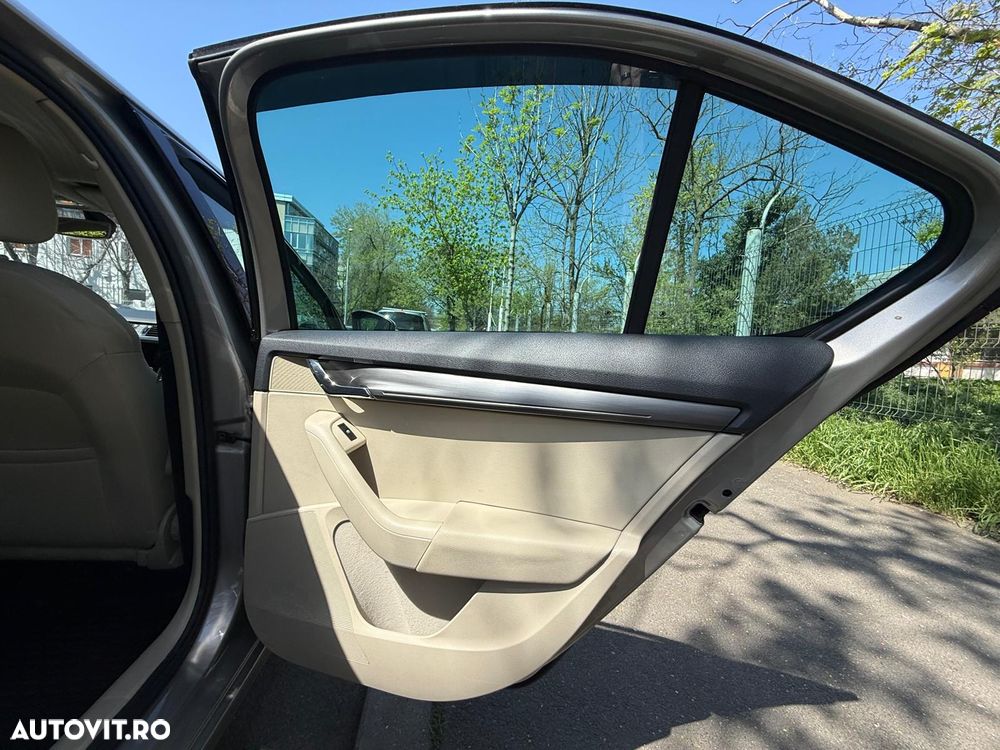 Skoda Octavia 1.6 TDI DSG Style - 22