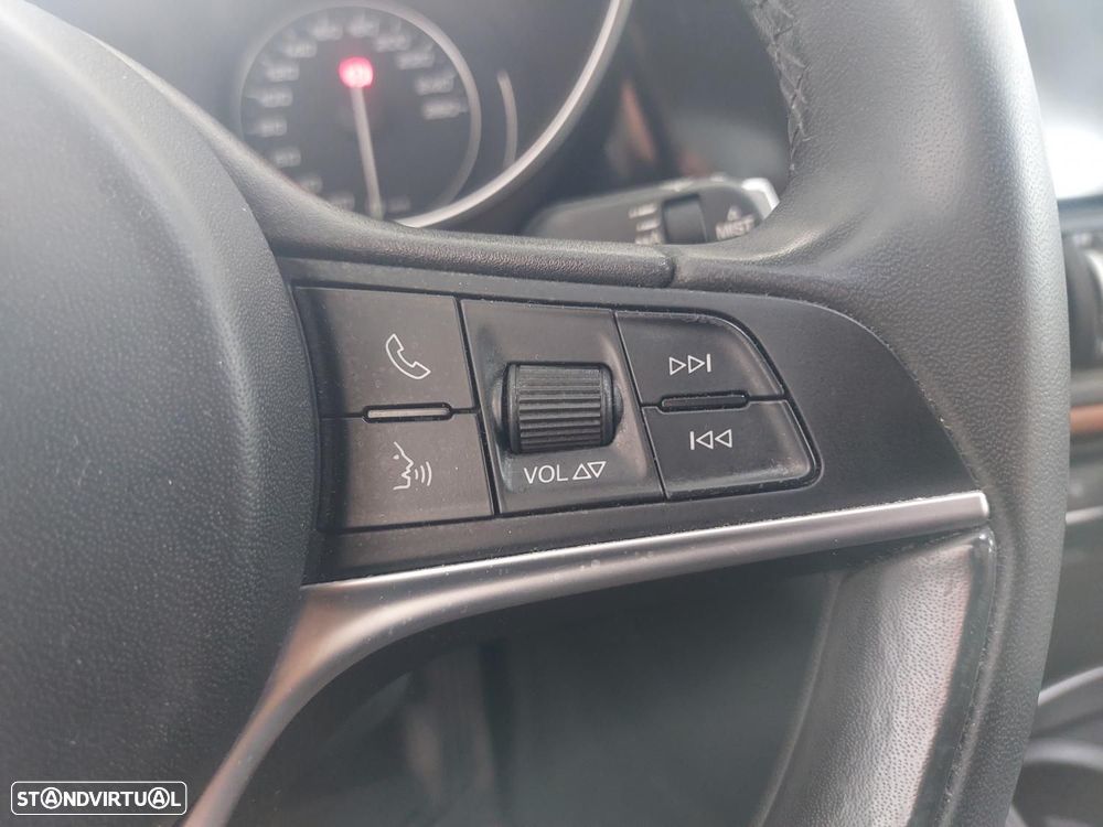 Alfa Romeo Giulia 2.2 D - 24
