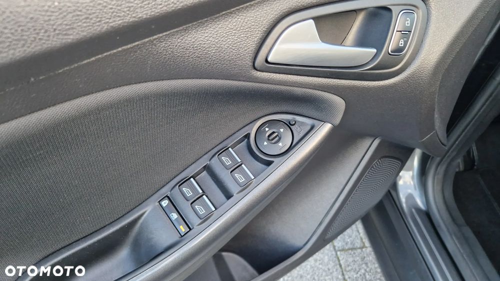 Ford Focus Turnier 1.5 EcoBlue Start-Stopp-System TITANIUM DESIGN - 24