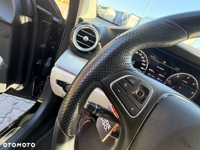 Mercedes-Benz Klasa E 220 d 4-Matic 9G-TRONIC - 11