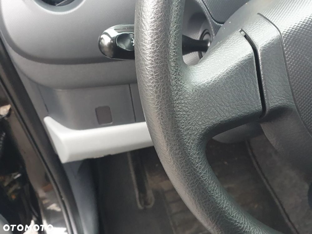 Daihatsu Sirion - 26