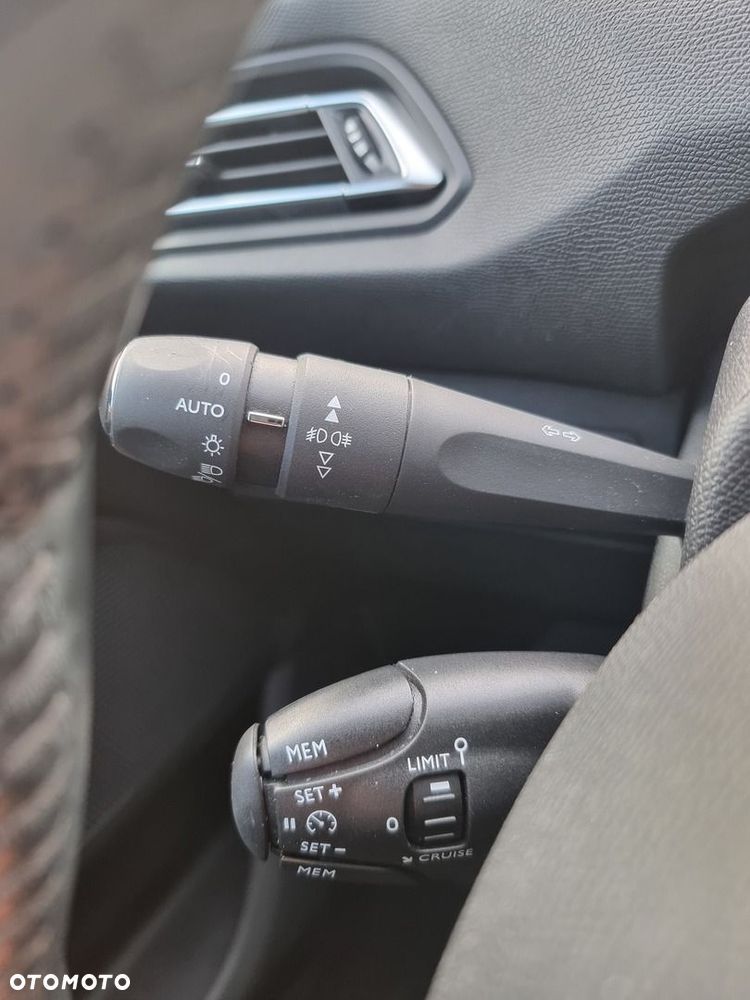 Peugeot 308 1.2 PureTech GPF Active Pack Business S&S - 28