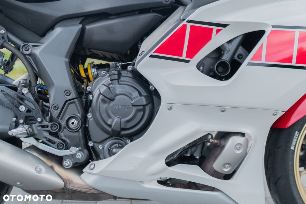 Yamaha R7 - 16