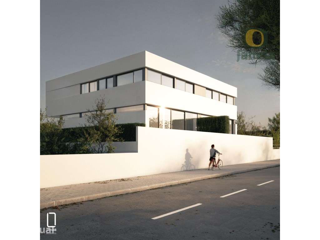 Luxuosa Moradia Moderma, com piscina e garagem, em Gambelas - Grande imagem: 3/10